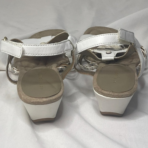 Easy Spirit White Adjustable Strap Floral Beaded Wedge Sandals Size 7 - Picture 7 of 10